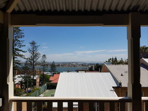 Newcastle Terraces And Apartments - Harbourside Apartment - Accommodation Whitsundays 0