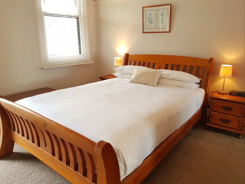 Newcastle Terraces And Apartments - Harbourside Apartment - Accommodation Whitsundays 1