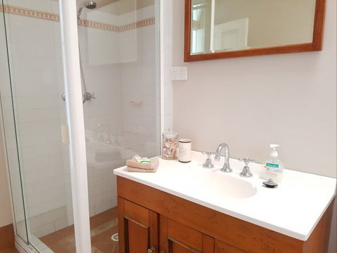 Newcastle Terraces And Apartments - Harbourside Apartment - Accommodation Whitsundays 5