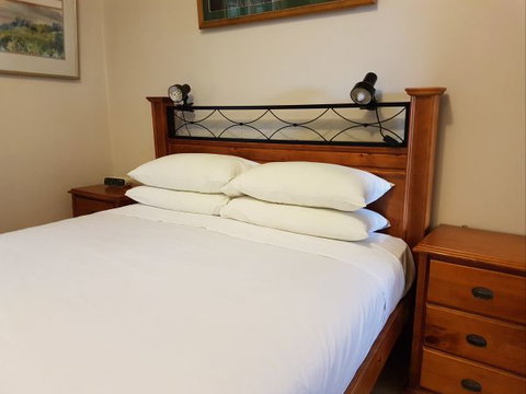Newcastle Terraces And Apartments - Harbourside Apartment - Accommodation Whitsundays 7