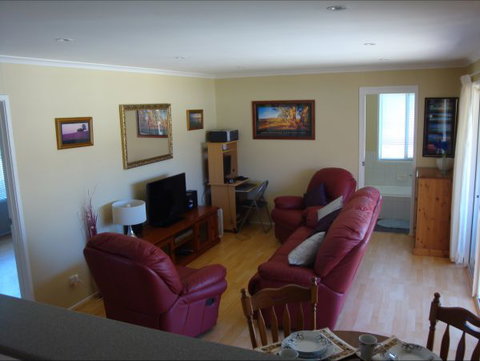 Christies Cottage For Holidays And Relocations. - Accommodation Whitsundays 24