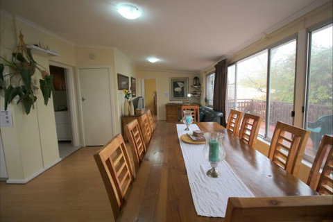 Christies Cottage For Holidays And Relocations. - Accommodation Whitsundays 10