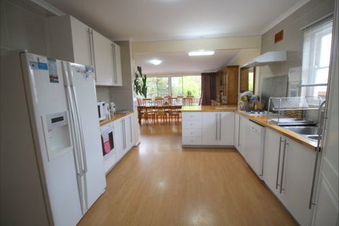 Christies Cottage For Holidays And Relocations. - Accommodation Whitsundays 13
