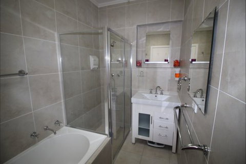 Christies Cottage For Holidays And Relocations. - Accommodation Whitsundays 14