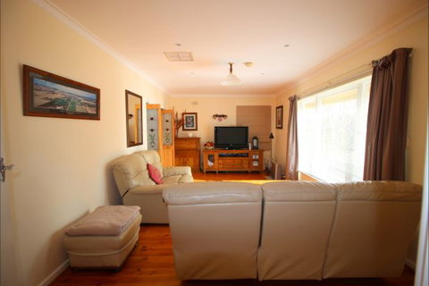 Christies Cottage For Holidays And Relocations. - Accommodation Whitsundays 16