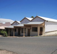 Carmines Antiques and Accommodation - Accommodation Whitsundays