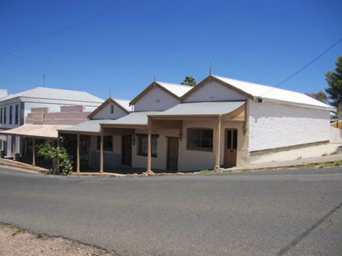 Carmines Antiques And Accommodation - Accommodation Whitsundays 0