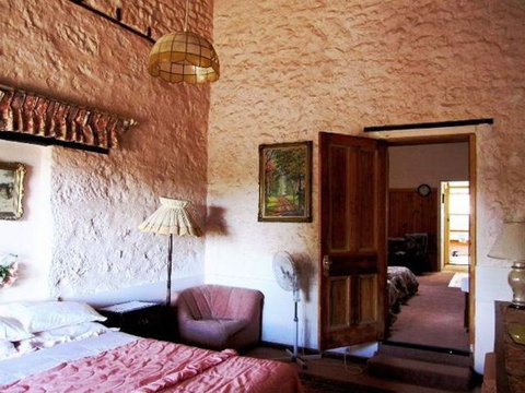 Carmines Antiques And Accommodation - Accommodation Whitsundays 2