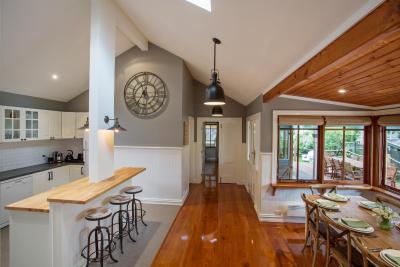 Oak Tree Lodge - Accommodation Whitsundays 2