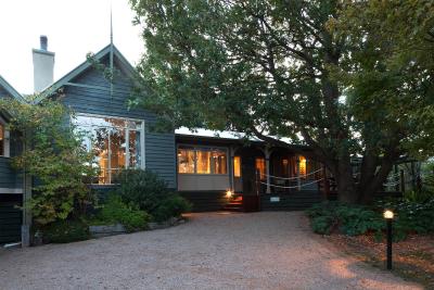 Oak Tree Lodge - Accommodation Whitsundays 7