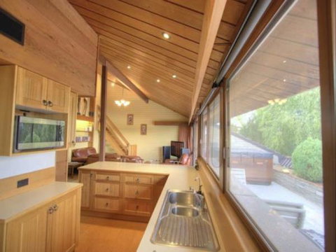 Edelweiss Hutte - Accommodation Whitsundays 1