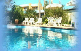 Aquatic Waterfront Motel - Accommodation Whitsundays 2