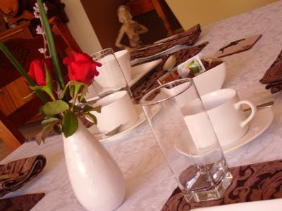 Wine & Roses Bed & Breakfast - Accommodation Whitsundays 4