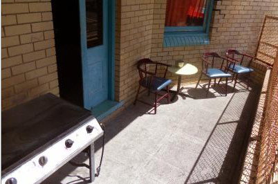 Cambridge Hotel Backpackers - Accommodation Whitsundays 3