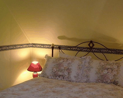 Hamilton Old School House Cottages - Accommodation Whitsundays