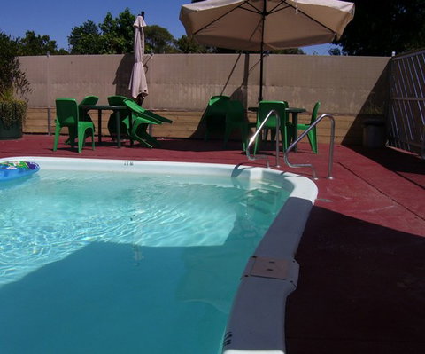 Twin City Motor Inn - Accommodation Whitsundays 1