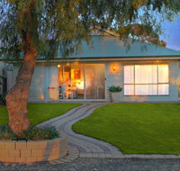 17 QED Lakehouse - Accommodation Whitsundays