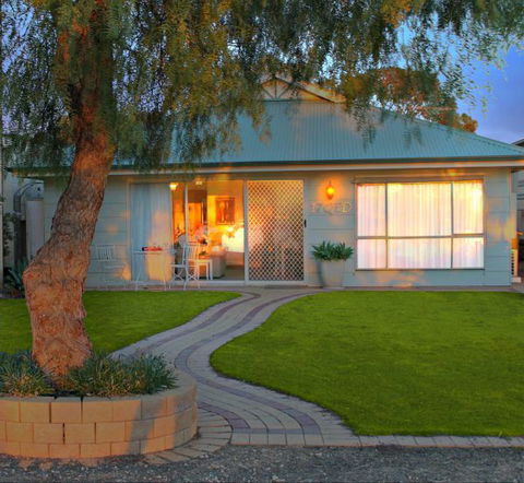 17 QED Lakehouse - Accommodation Whitsundays 0