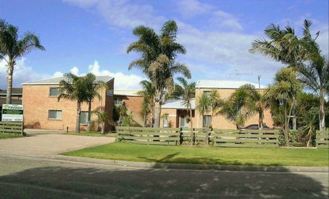 Fronds Holiday Apartments - Accommodation Whitsundays 0