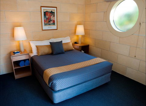 Portside Motel - Accommodation Whitsundays 1