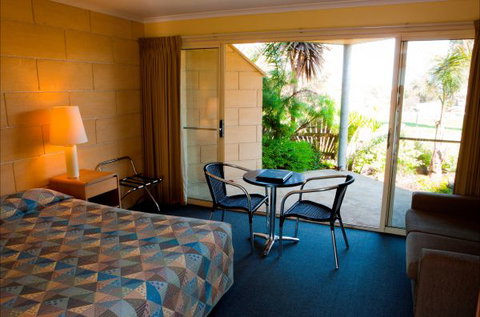 Portside Motel - Accommodation Whitsundays 3