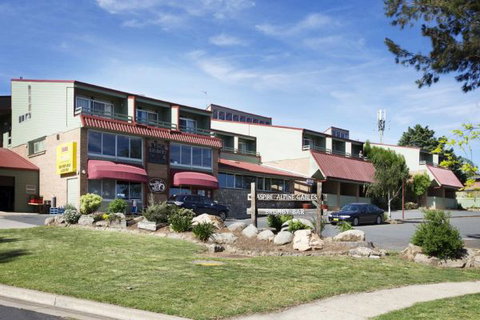 Aspire Alpine Gables And Brumby Bar - Accommodation Whitsundays 0