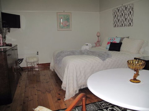 B&B Wodonga - Art Deco Accommodation - Accommodation Whitsundays 2