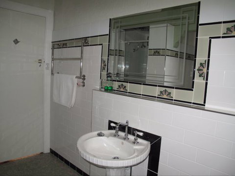 B&B Wodonga - Art Deco Accommodation - Accommodation Whitsundays 9
