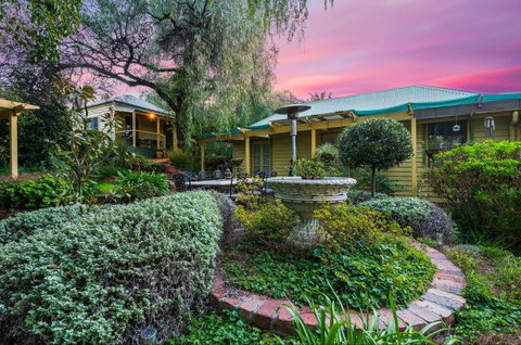 Bendigo Cottages Bed And Breakfast - Accommodation Whitsundays 0