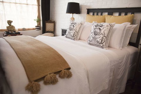 Chiltern Cottage And Indigo Suite - Accommodation Whitsundays 0