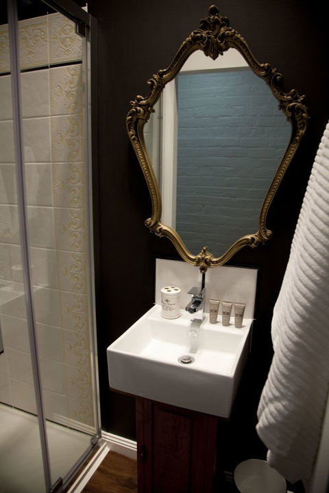 Chiltern Cottage And Indigo Suite - Accommodation Whitsundays 1