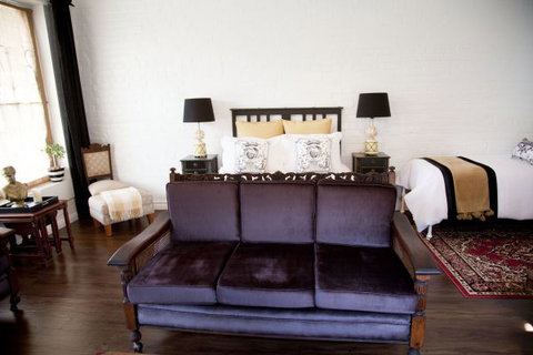 Chiltern Cottage And Indigo Suite - Accommodation Whitsundays 5