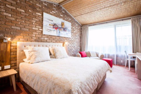 Farnham Court Motel - Accommodation Whitsundays 1