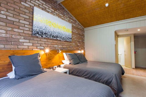 Farnham Court Motel - Accommodation Whitsundays 3