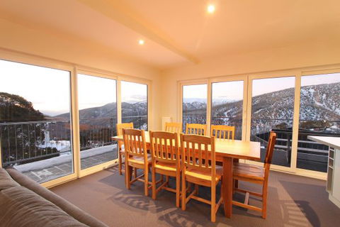 Ropers Alpine Apartments - Accommodation Whitsundays 1