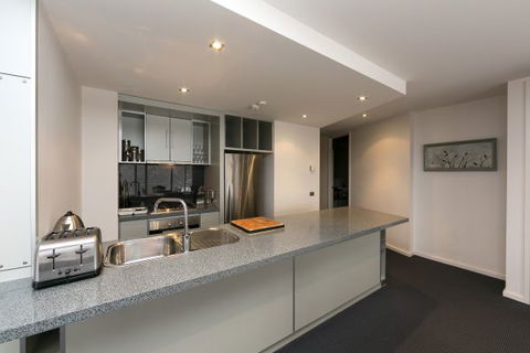 Ropers Alpine Apartments - Accommodation Whitsundays 2