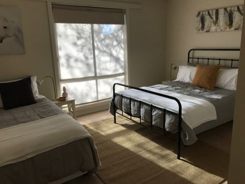 Townhouse On Deas - Accommodation Whitsundays 3