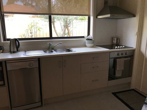 Townhouse On Deas - Accommodation Whitsundays 5