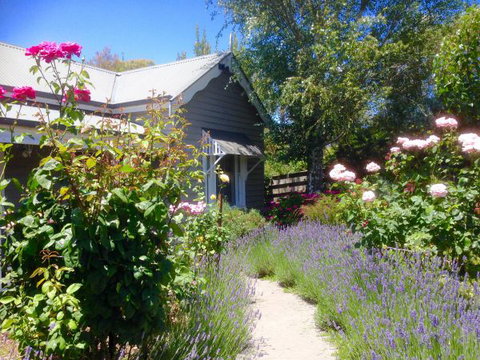 Valley View Cottage - Accommodation Whitsundays 0