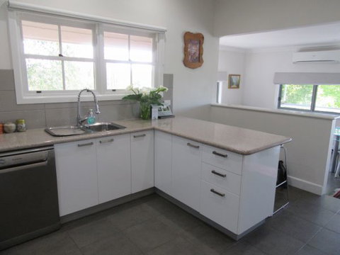 Valley View Cottage - Accommodation Whitsundays 1