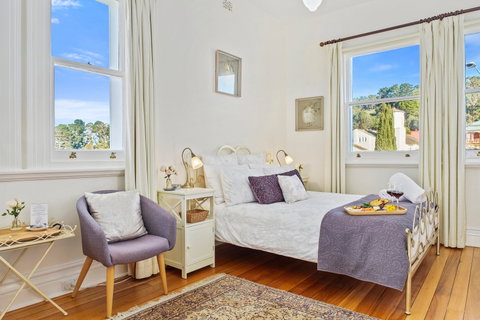 Cygnet Old Bank B&B - Accommodation Whitsundays 1