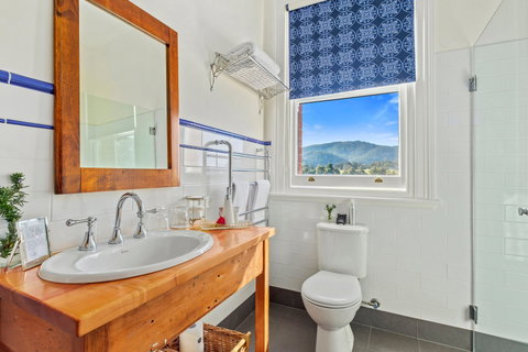 Cygnet Old Bank B&B - Accommodation Whitsundays 4