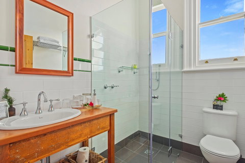 Cygnet Old Bank B&B - Accommodation Whitsundays 5