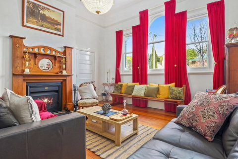 Cygnet Old Bank B&B - Accommodation Whitsundays 6