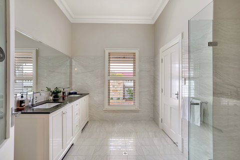 Grandview Accommodation - The Elm Tree Apartments - Accommodation Whitsundays 8