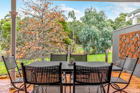 Grandview Accommodation - The Elm Tree Apartments - Accommodation Whitsundays 9