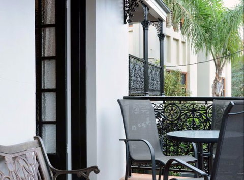 High Cross Park  Lodge - Accommodation Whitsundays 7