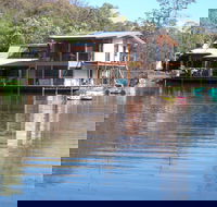 Lakeside Lodge - Accommodation Whitsundays