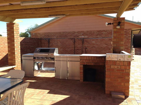 Leeman Holiday Units - Accommodation Whitsundays 0