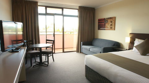 Adelaide Meridien Hotel & Apartments - Accommodation Whitsundays 0
